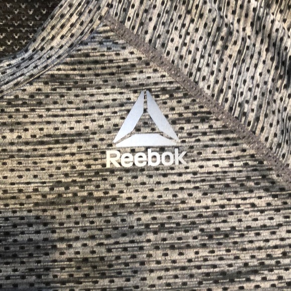 Reebok men’s M dri-fit short sleeved Gray shirt - Picture 2 of 6